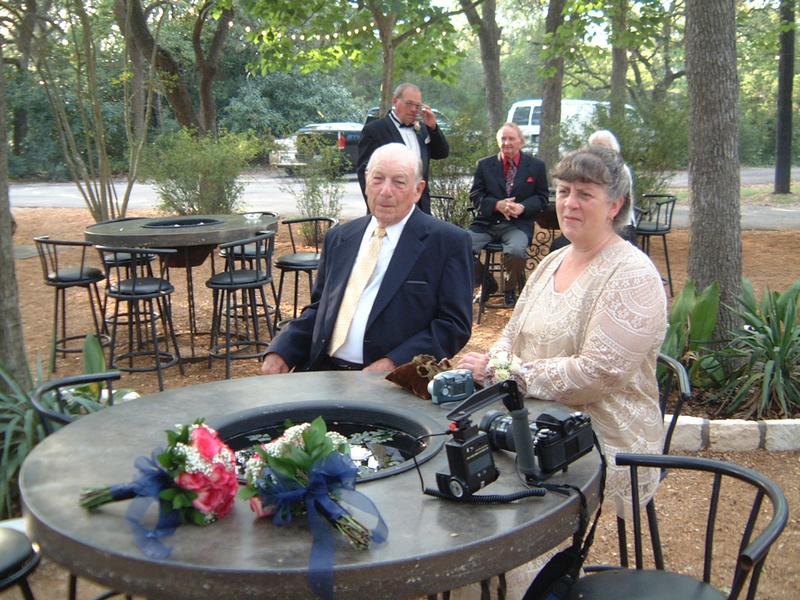 2003/10(Oct)/03(Urbik-Wedding)/800x600_2003-10-05 17-47-15.JPG